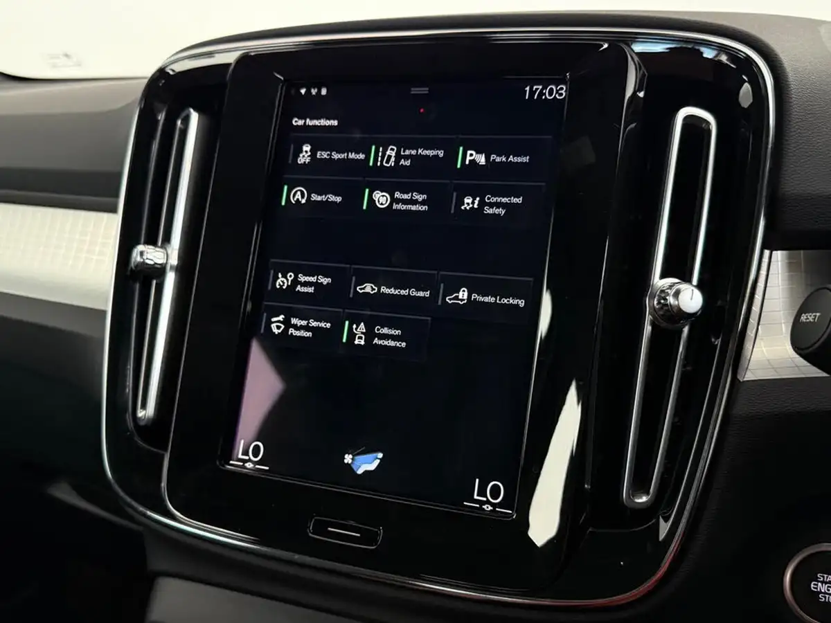 2021-volvo-xc40-15-t3-momentum-161bhp-big-30