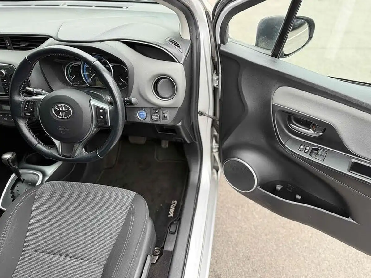 2015-toyota-yaris-15-vvt-i-sport-hybrid-big-13