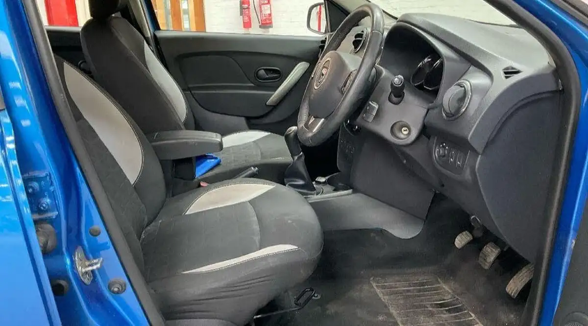2013-dacia-sandero-stepway-15d-laureate-big-10