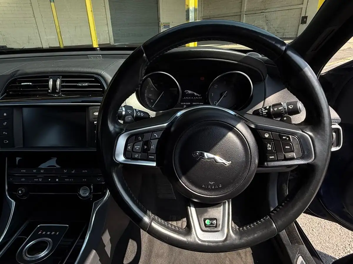 2015-jaguar-xe-20td-r-sport-163ps-auto-big-44