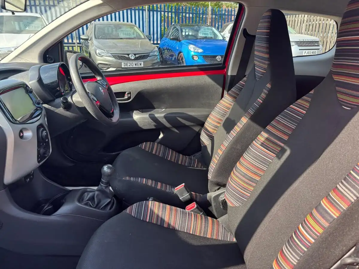 2014-citroen-c1-10-vti-feel-3d-big-9