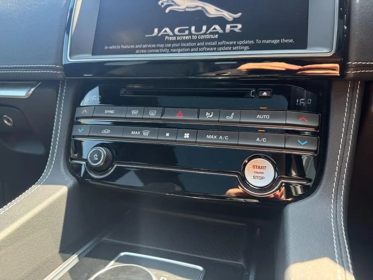 2020-jaguar-f-pace-20-i4d-chequered-flag-180ps-big-63