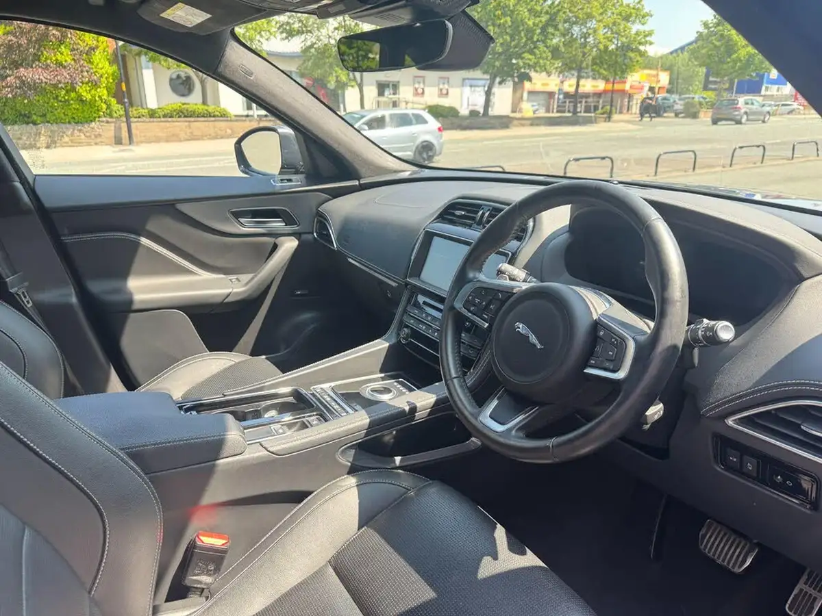 2020-jaguar-f-pace-20-i4d-chequered-flag-180ps-big-11