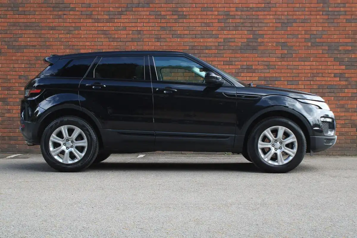 2017-land-rover-range-rover-evoque-20td4-se-tech-hatchback-5d-big-1