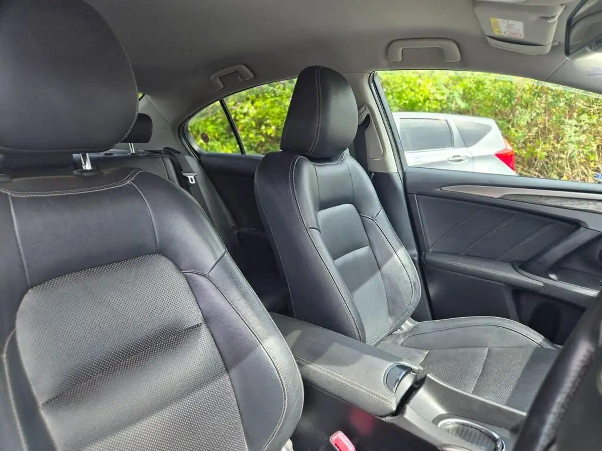 2016-toyota-avensis-20d-4d-excel-saloon-4d-big-16