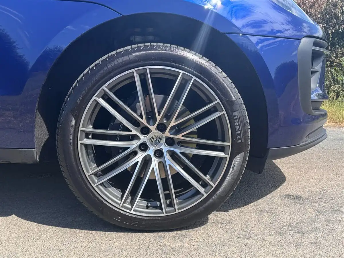 2023-porsche-macan-20-big-27