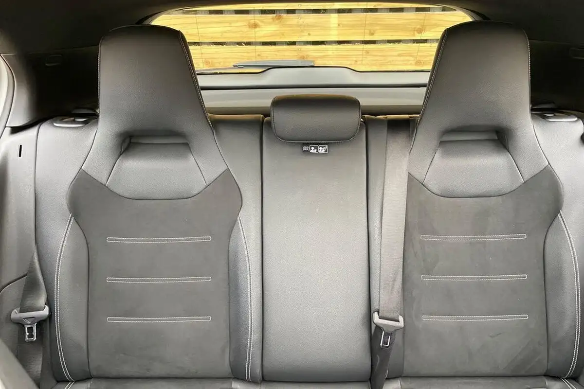 2021-mercedes-benz-a-class-13-a200-exclusive-edition-7g-dct-big-32