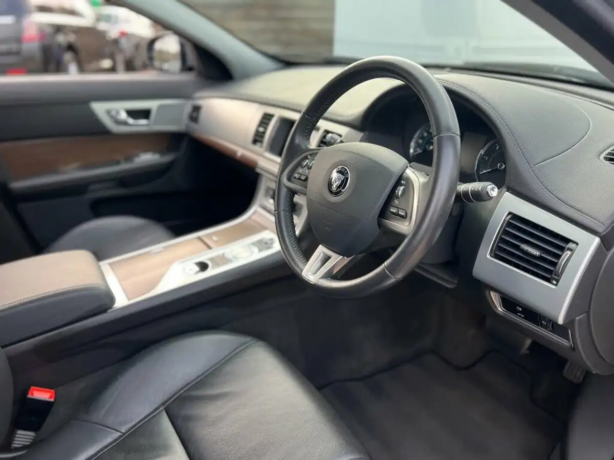2015-jaguar-xf-22td-luxury-200ps-saloon-4d-big-12