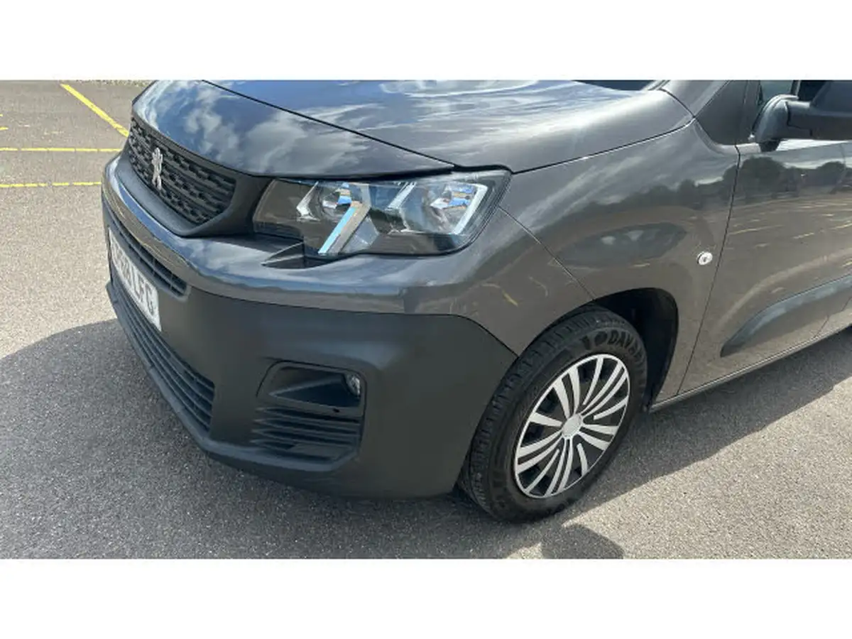 2019-peugeot-partner-16bluehdi-950-professional-big-23