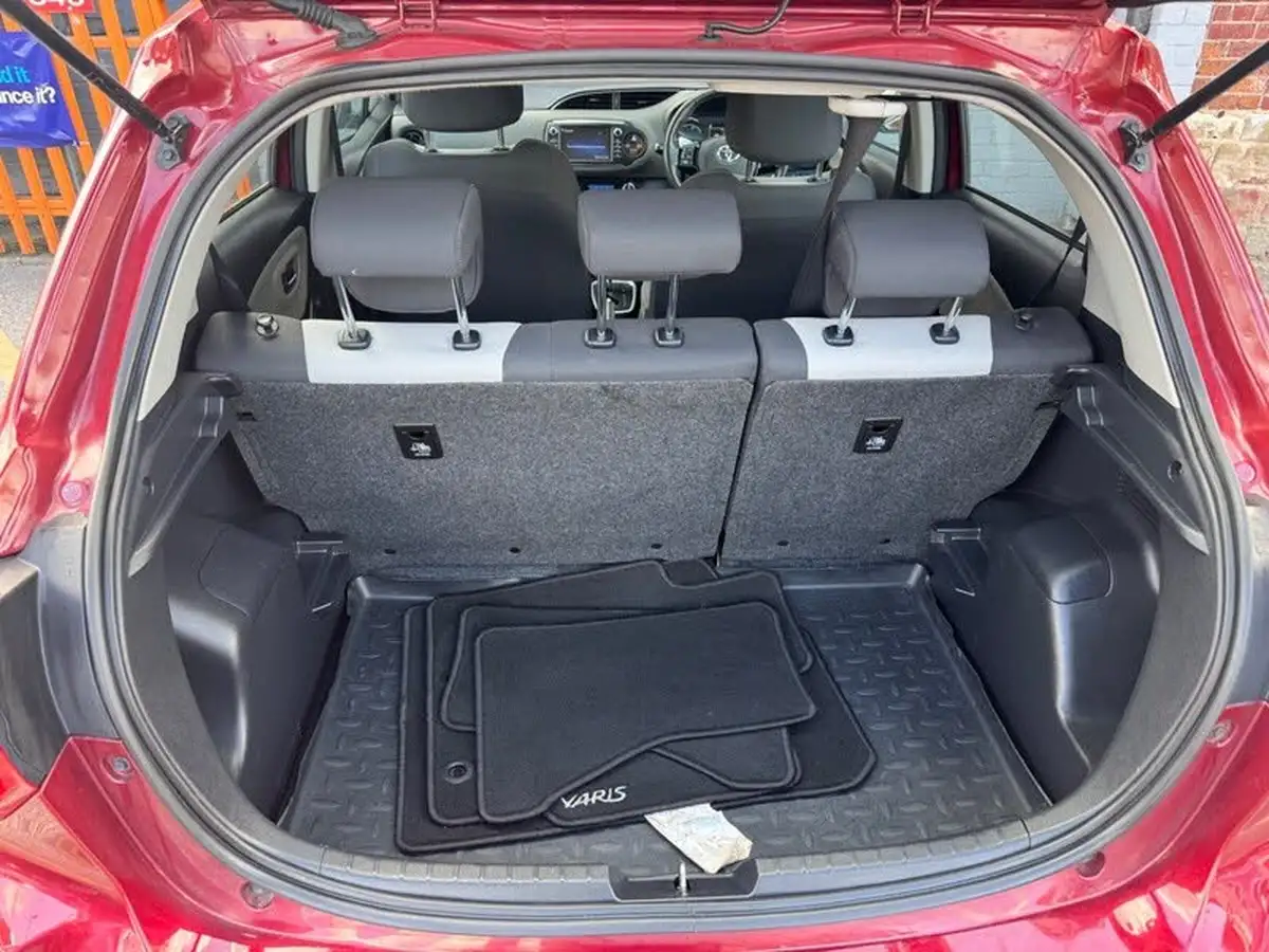2018-toyota-yaris-15-vvt-i-icon-navi-hybrid-big-13