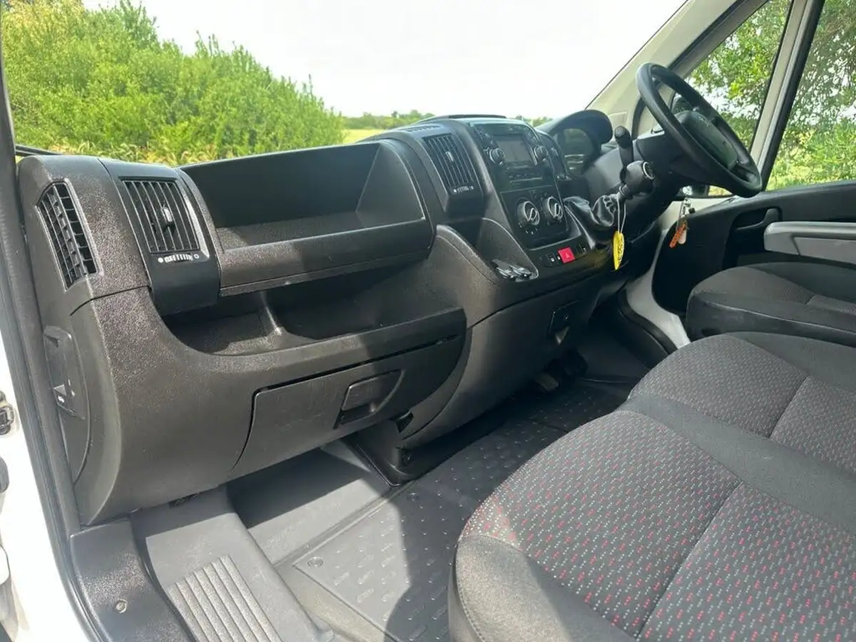 2022-peugeot-boxer-22-bluehdi-professional-435-l4-h3-big-19