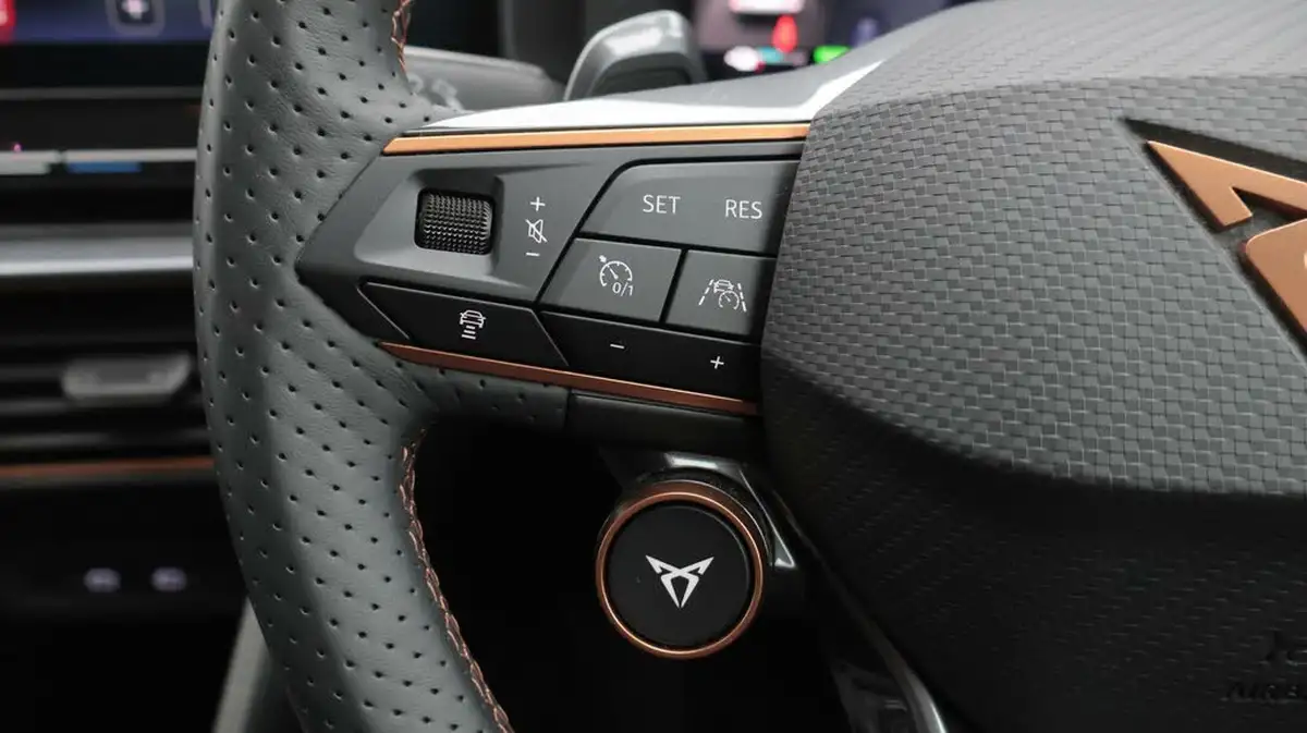 2023-cupra-formentor-14-e-hybrid-vz2-big-22