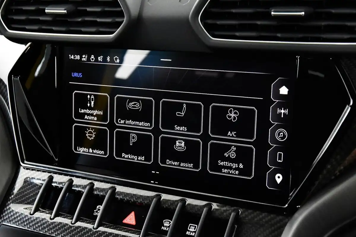 2024-lamborghini-urus-40-no-trim-big-37
