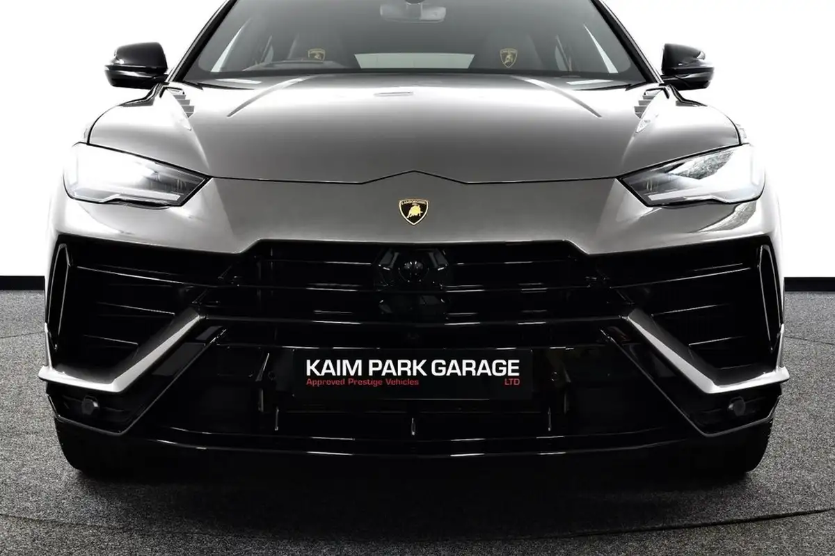 2024-lamborghini-urus-40-no-trim-big-13