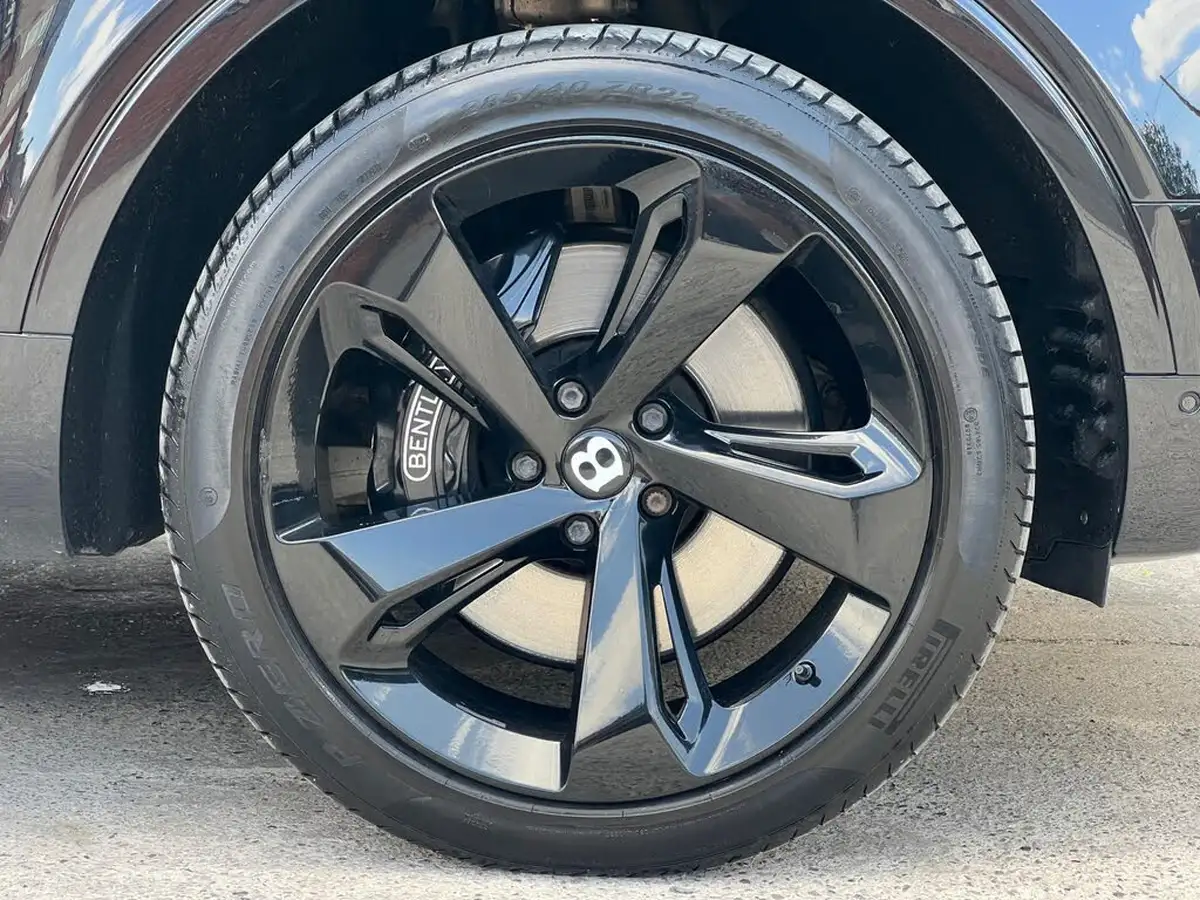 2017-bentley-bentayga-60-w12-big-10