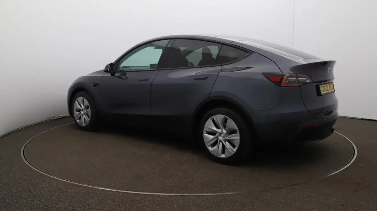 2022-tesla-model-y-e-long-range-big-11