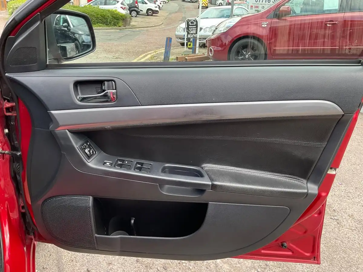2011-mitsubishi-lancer-20td-juro-big-12