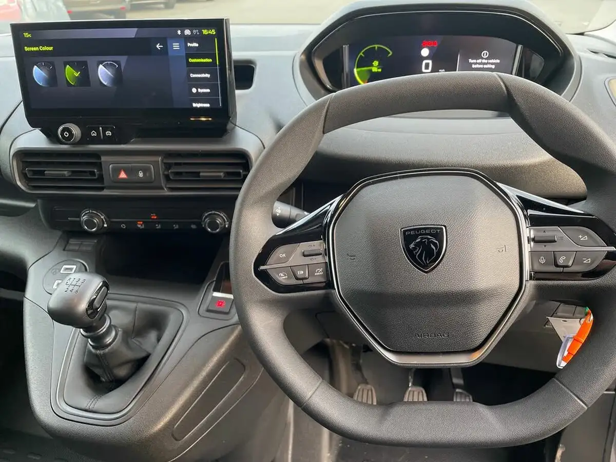 2024-peugeot-partner-15-bluehdi-professional-100pseu6d-big-26