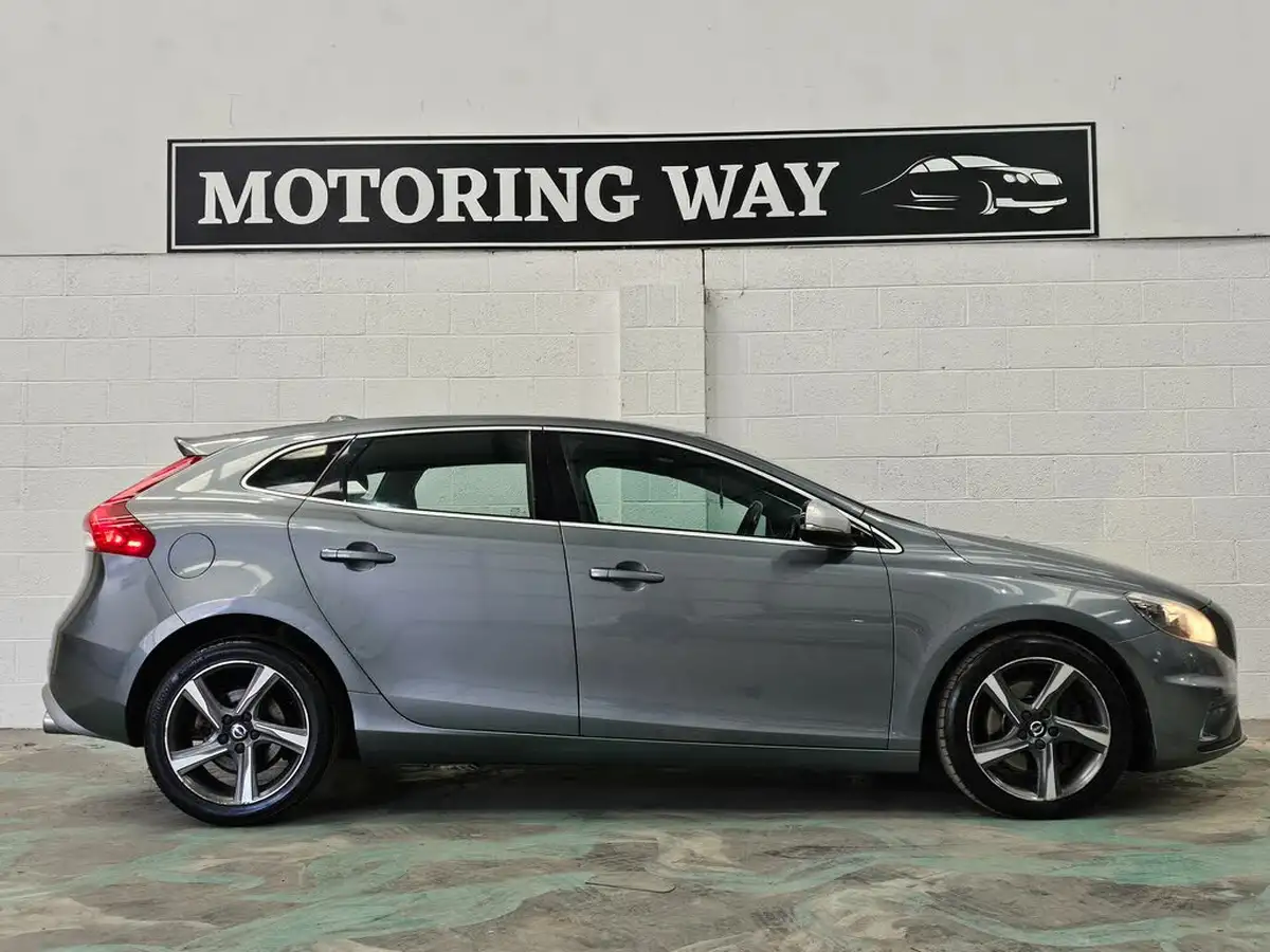2015-volvo-v40-20td-d4-r-design-nav-big-24