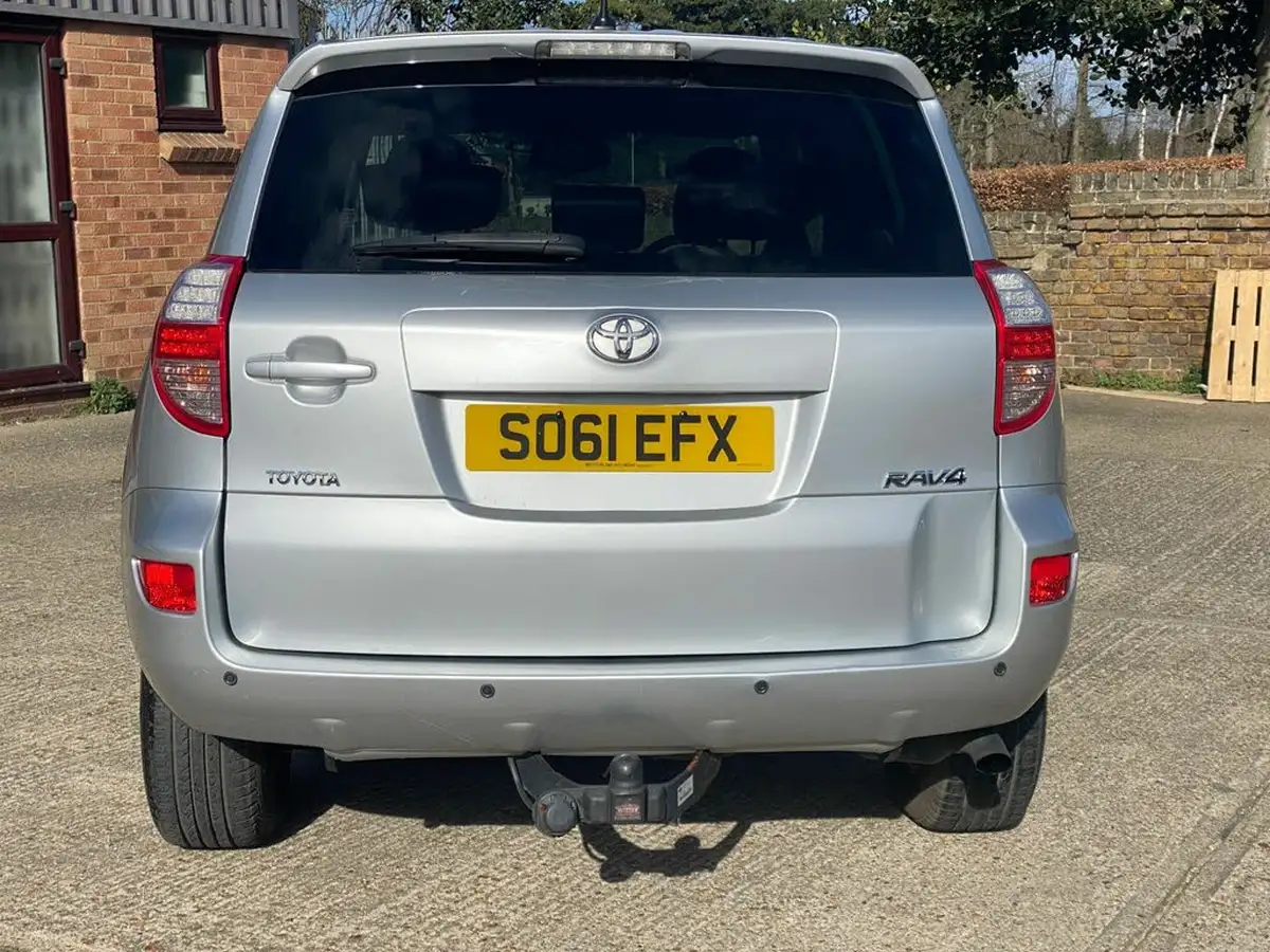 2011-toyota-rav4-22td-xt-r-22d-cat-150bhp-euro-5-auto-big-21
