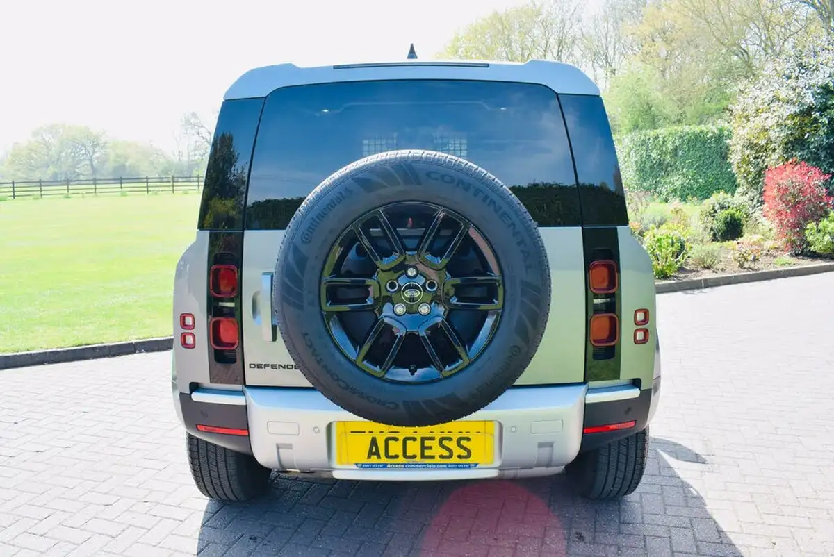 2024-land-rover-90-defender-30-d250-hard-top-se-90-big-3