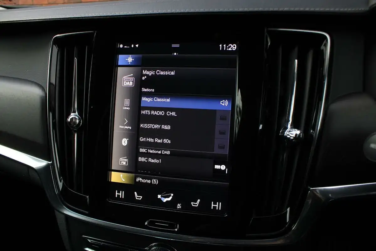 2019-volvo-v90-20td-d5-cross-country-plus-big-29