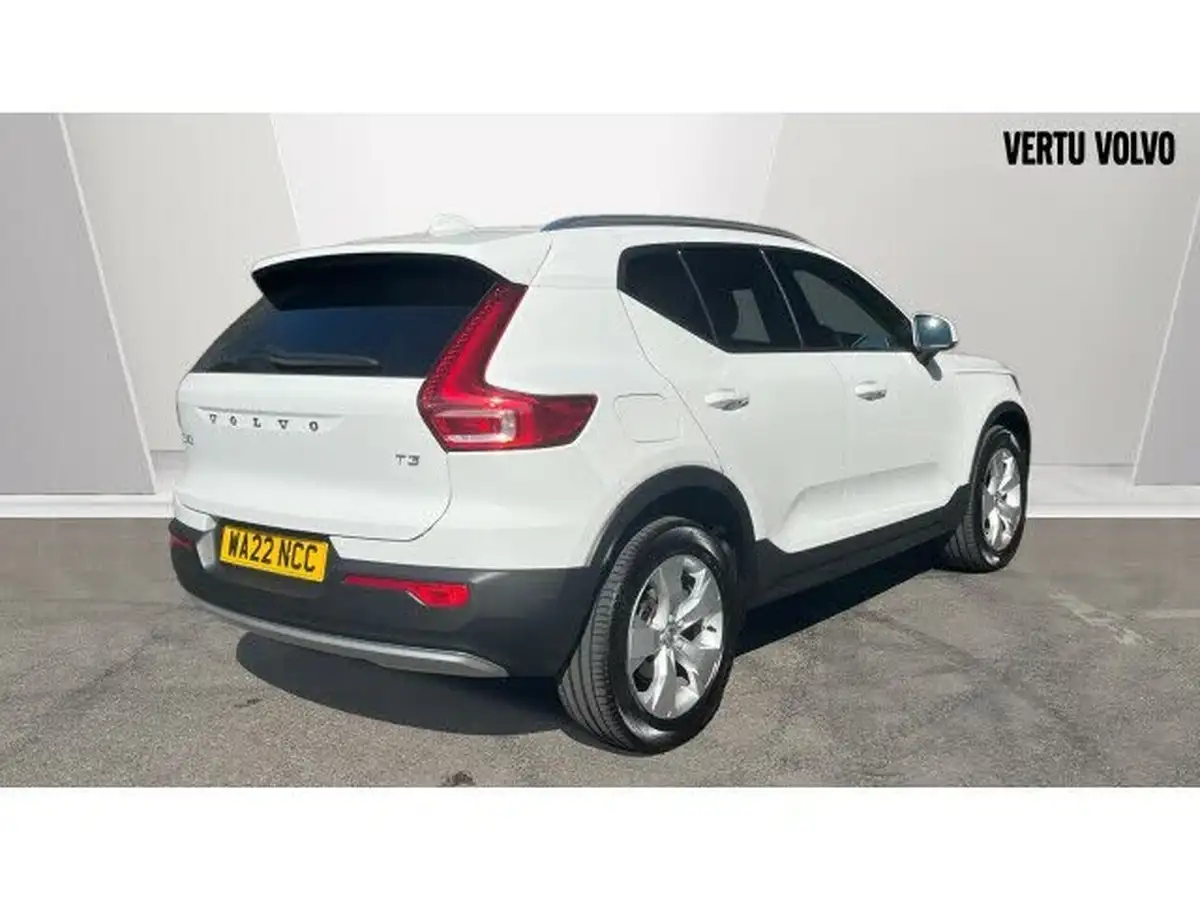 2022-volvo-xc40-15-t3-momentum-auto-big-6
