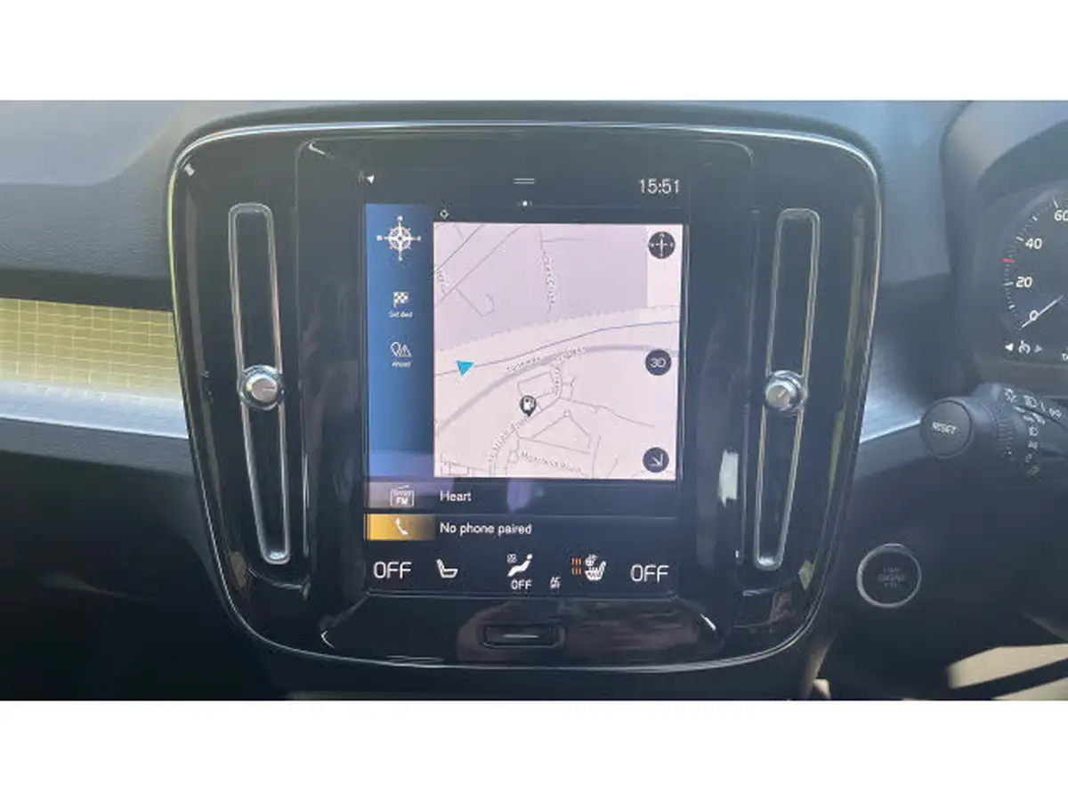 2022-volvo-xc40-15-t3-momentum-auto-big-30
