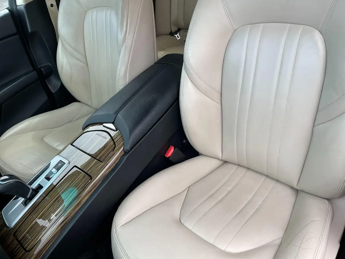 2017-maserati-ghibli-30td-big-38