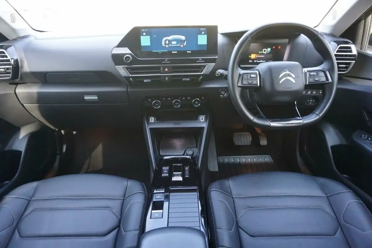 2022-citroen-c4-e-shine-plus-big-2