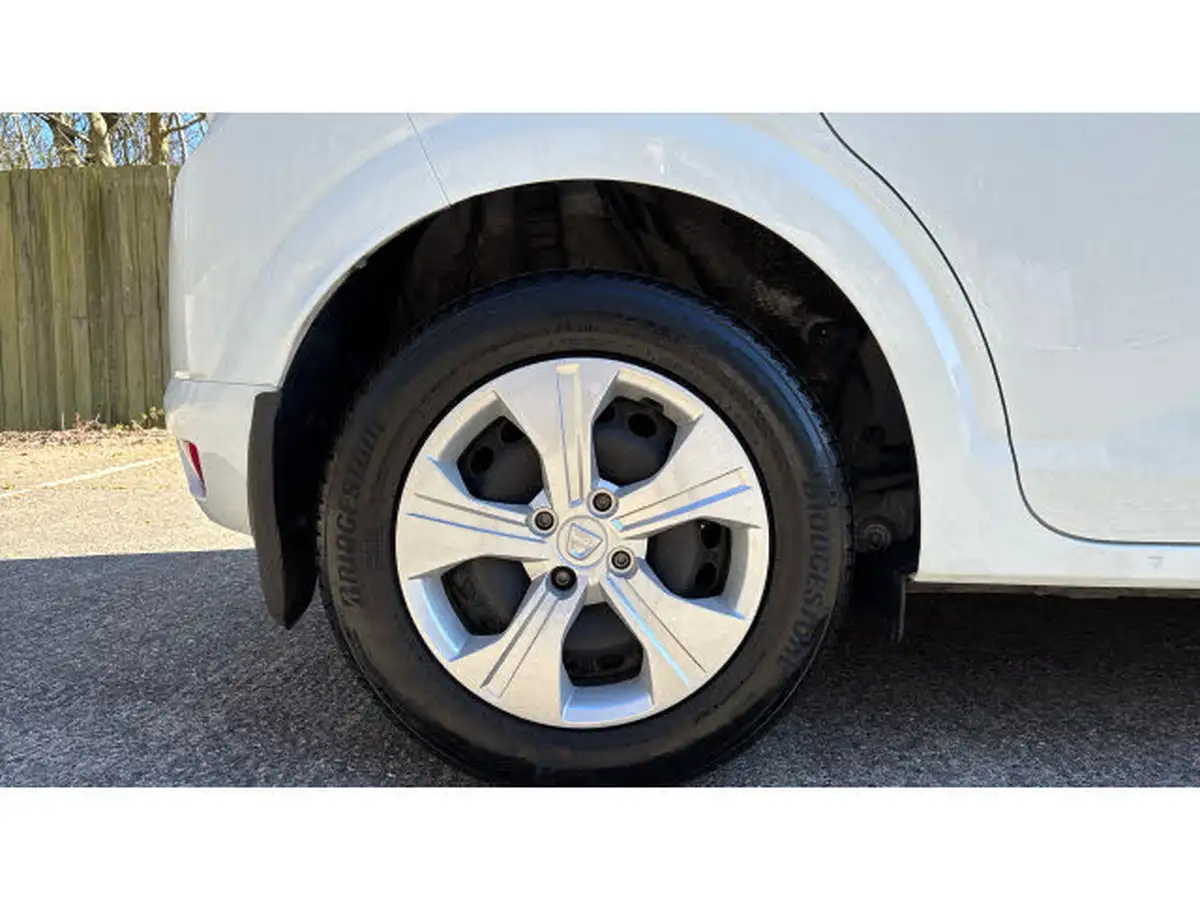 2021-dacia-sandero-10-tce-essential-90bhp-big-6