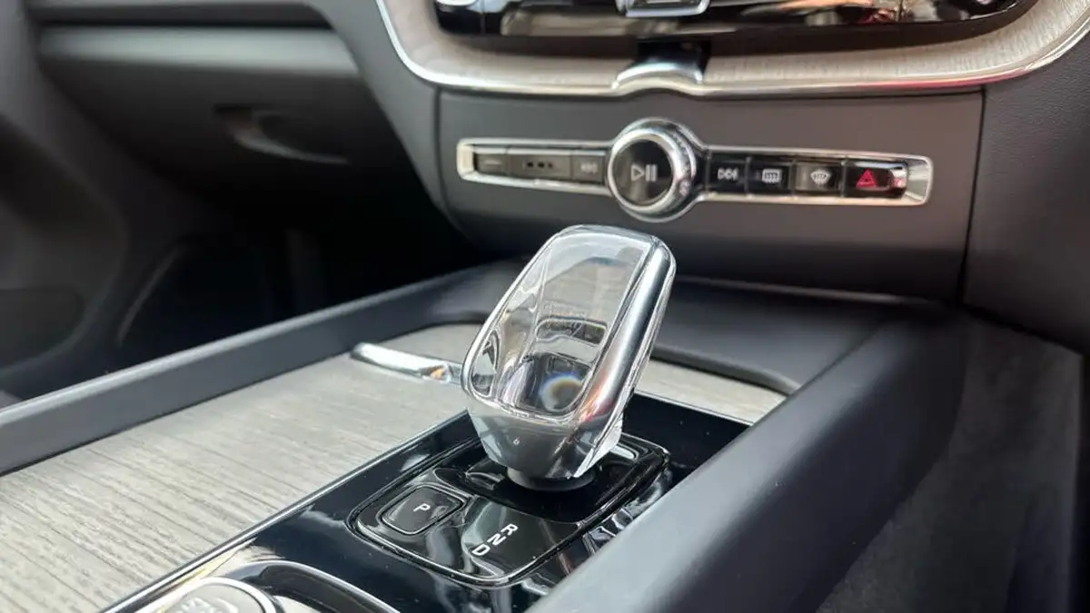 2021-volvo-xc60-20-b5-inscription-big-13