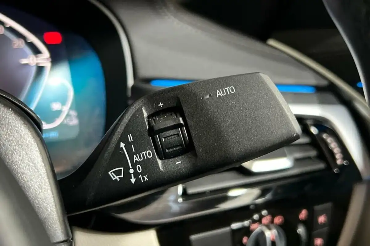 2021-bmw-5-series-20-530e-m-sport-saloon-4d-big-23