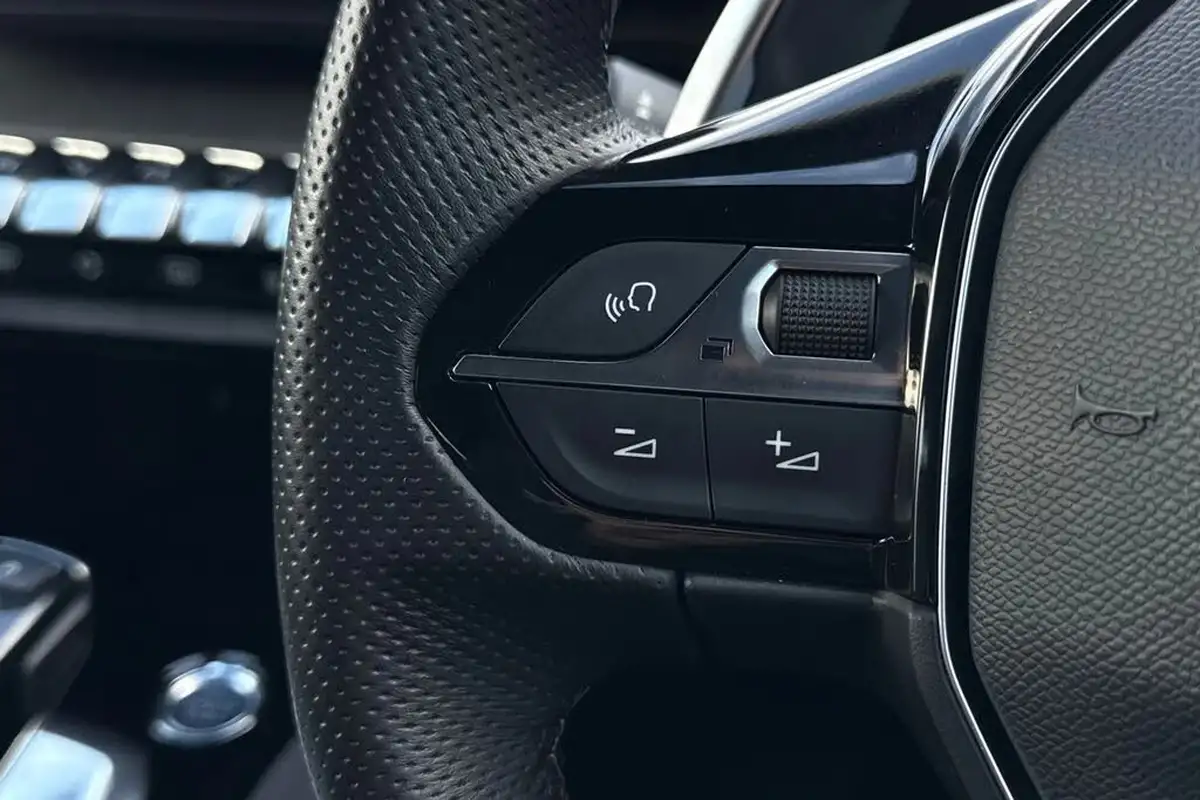 2020-peugeot-3008-suv-16-puretech-gt-300bhp-4x4-hybrid4-e-eat8-big-41
