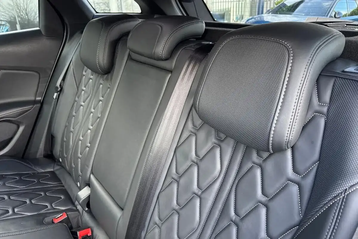 2020-peugeot-3008-suv-16-puretech-gt-300bhp-4x4-hybrid4-e-eat8-big-13