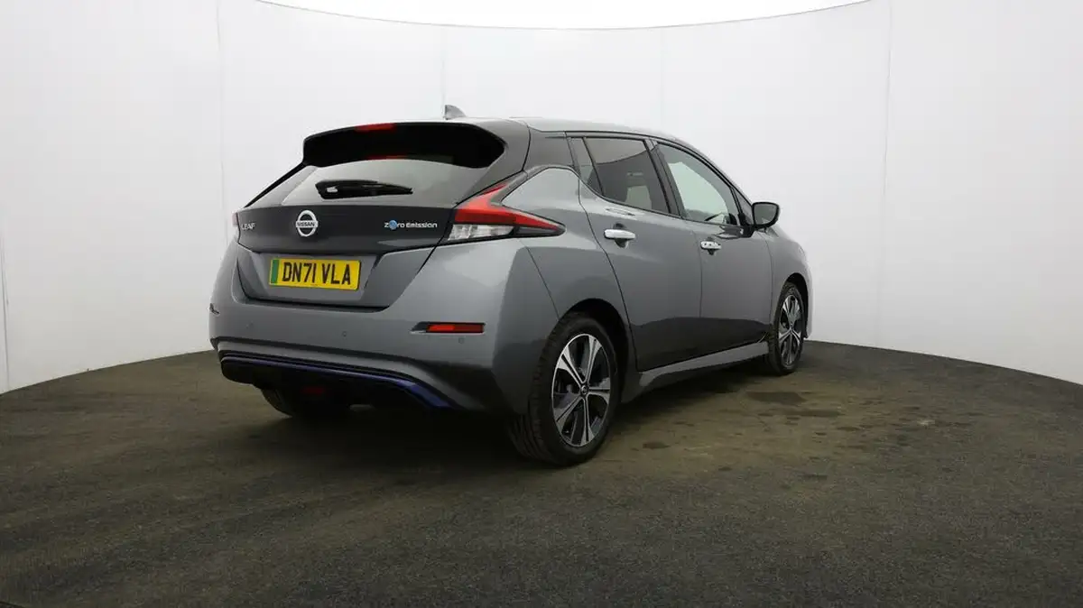 2021-nissan-leaf-e-tekna-big-52