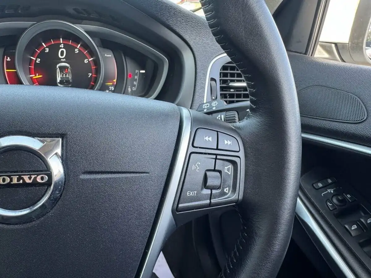 2016-volvo-v40-15-t2-inscription-big-16