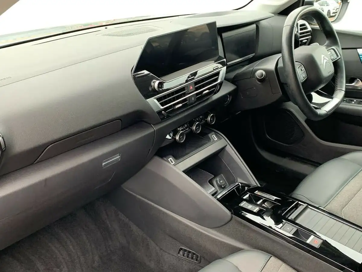 2021-citroen-c4-e-shine-big-5