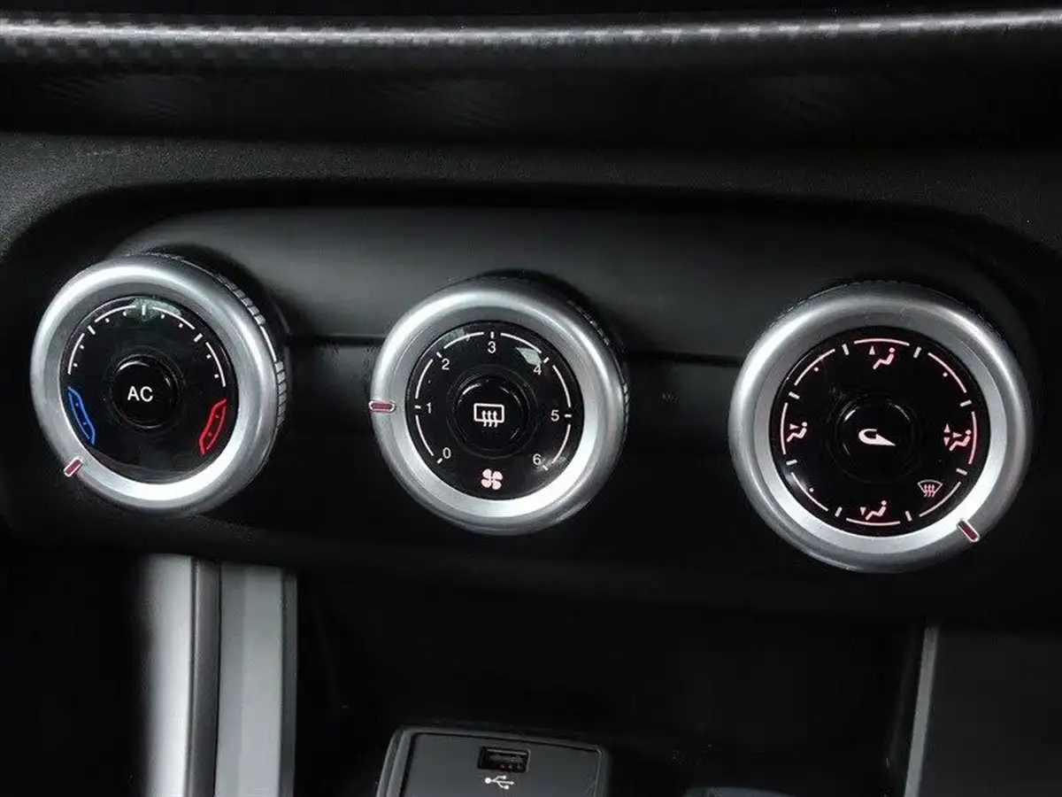 2015-alfa-romeo-giulietta-14-tb-sprint-big-18