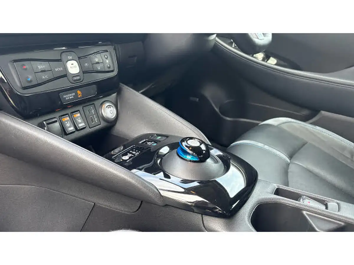 2021-nissan-leaf-e-e-tekna-big-12