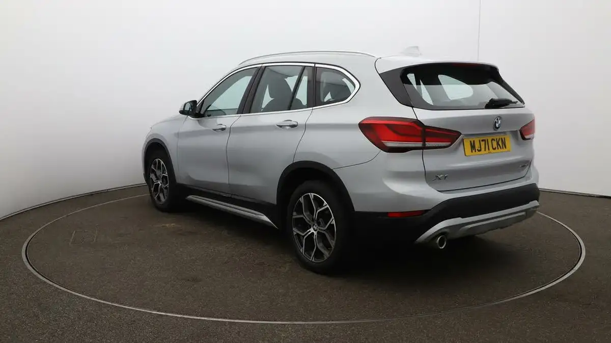 2021-bmw-x1-15-sdrive18i-xline-big-55