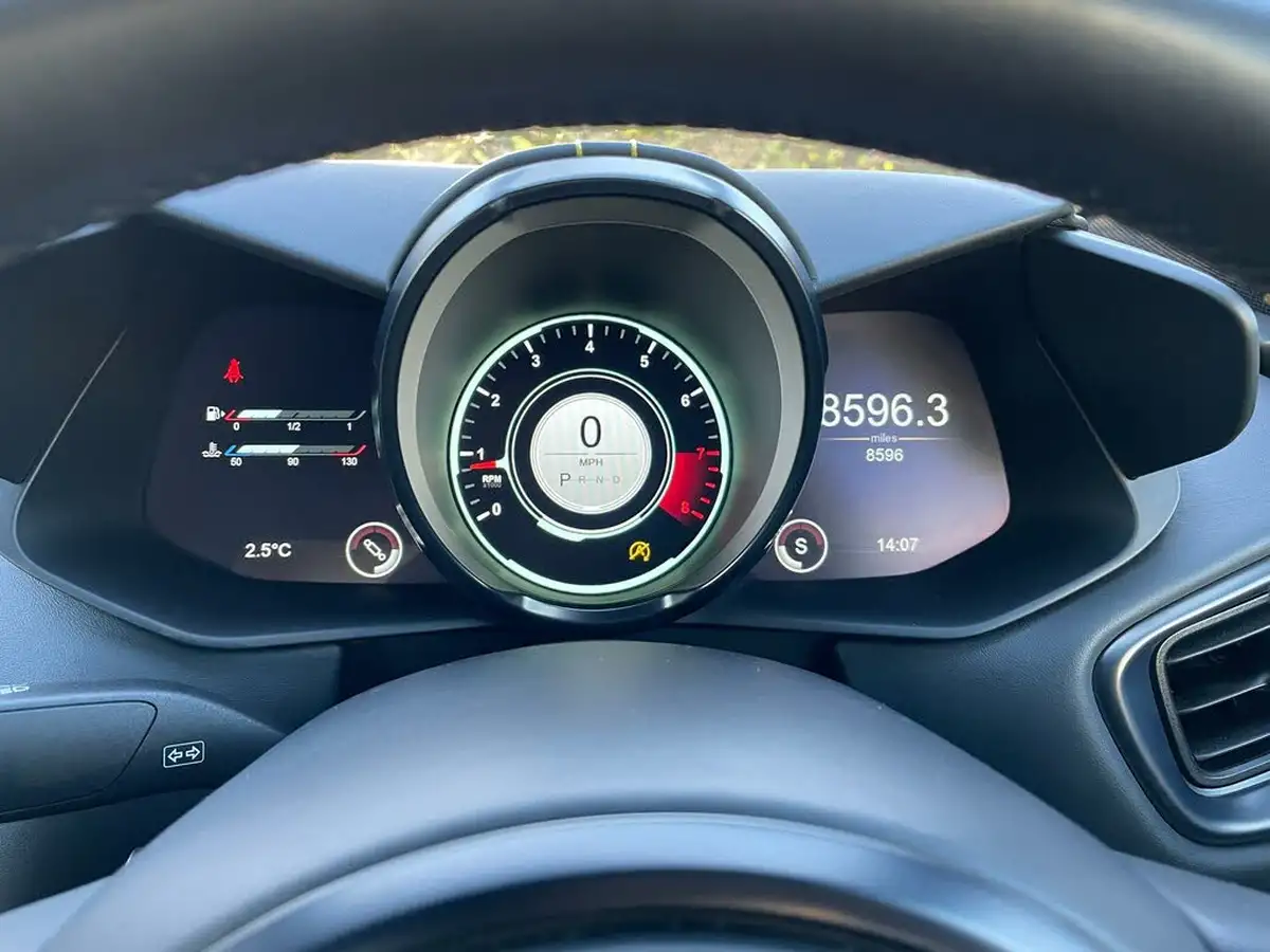 2023-aston-martin-vantage-40-v8-vantage-coupe-auto-big-35