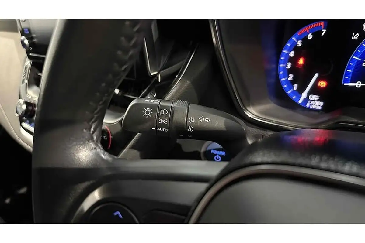 2021-toyota-corolla-18-vvt-i-design-trk-touring-sports-5d-big-38