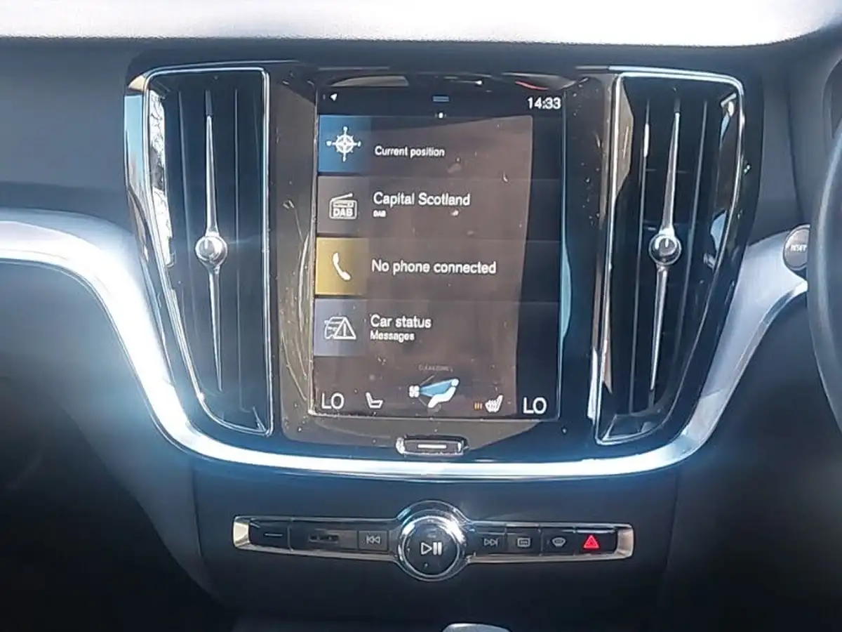 2021-volvo-v60-20-b3-momentum-161bhp-big-10