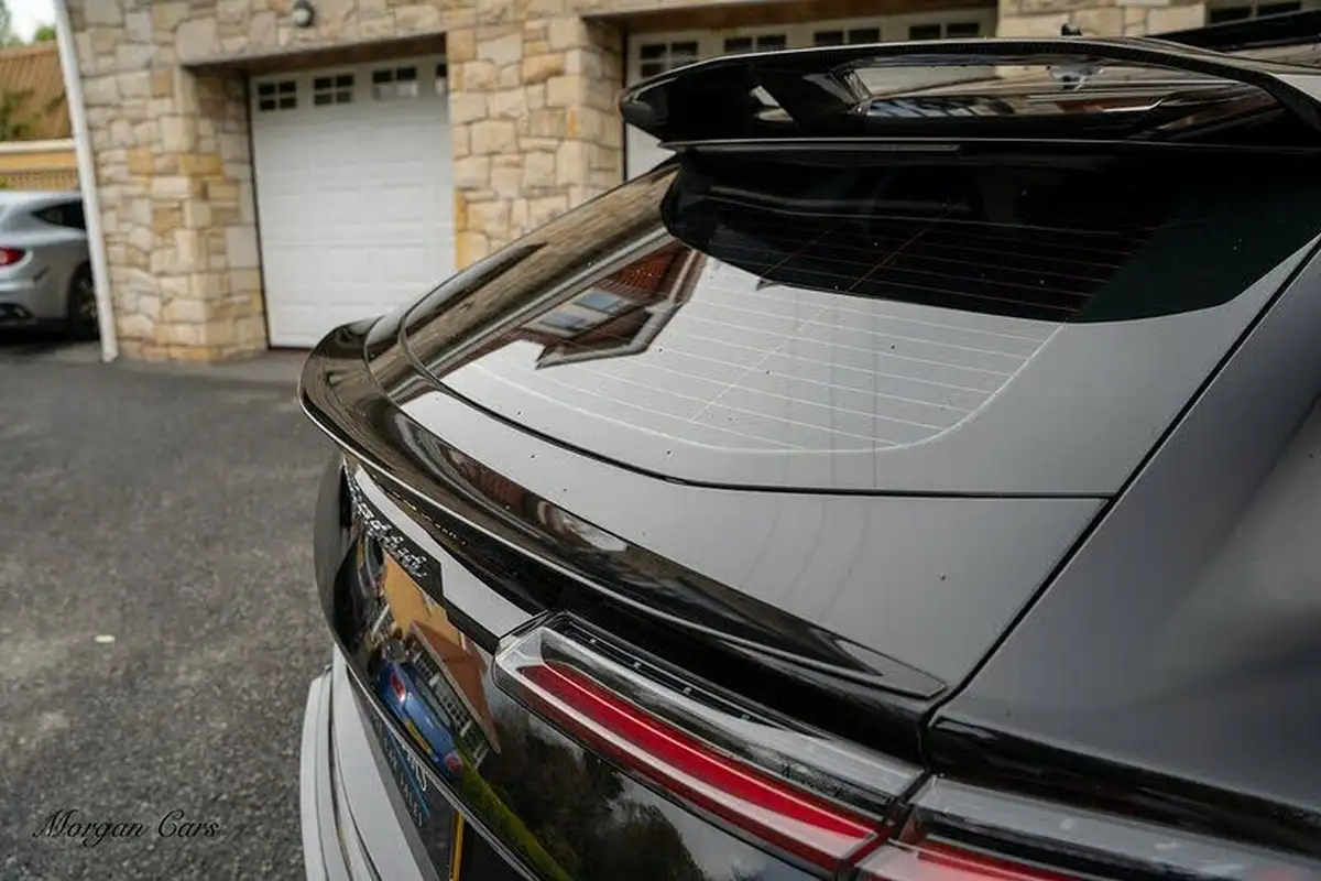 2020-lamborghini-urus-40-no-trim-big-18