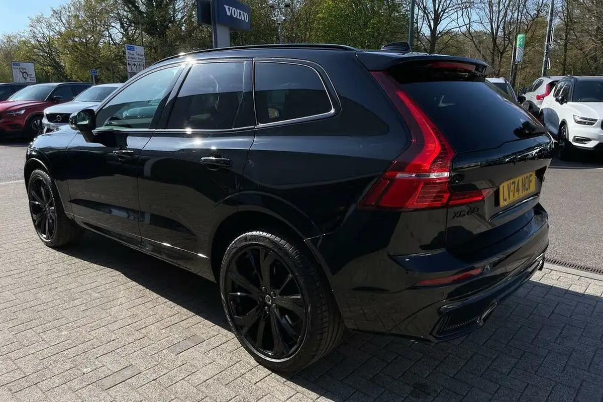 2024-volvo-xc60-20-b5-plus-black-edition-big-8
