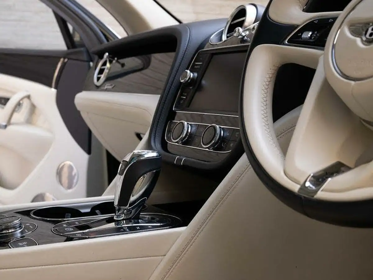 2019-bentley-bentayga-60-w12-speed-big-45
