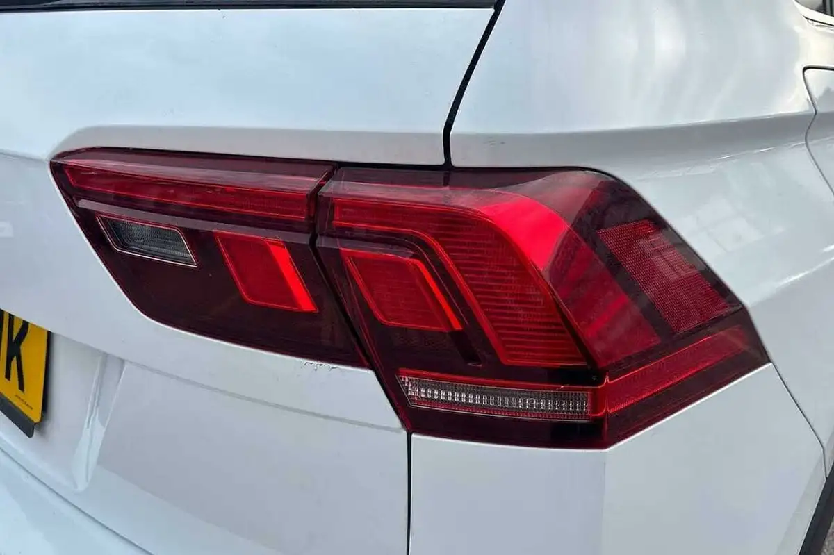 2022-volkswagen-tiguan-15-tsi-r-line-big-18