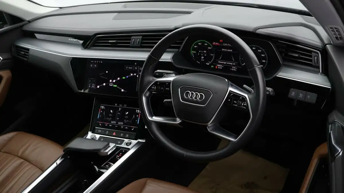 2021-audi-e-tron-50e-technik-station-wagon-big-8