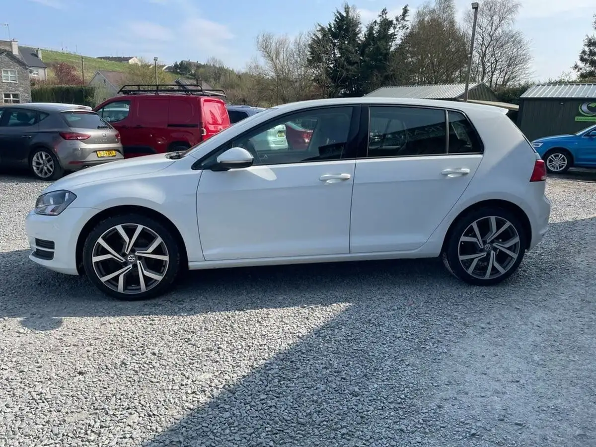 2013-volkswagen-golf-16tdi-se-ss-hatchback-5d-big-2
